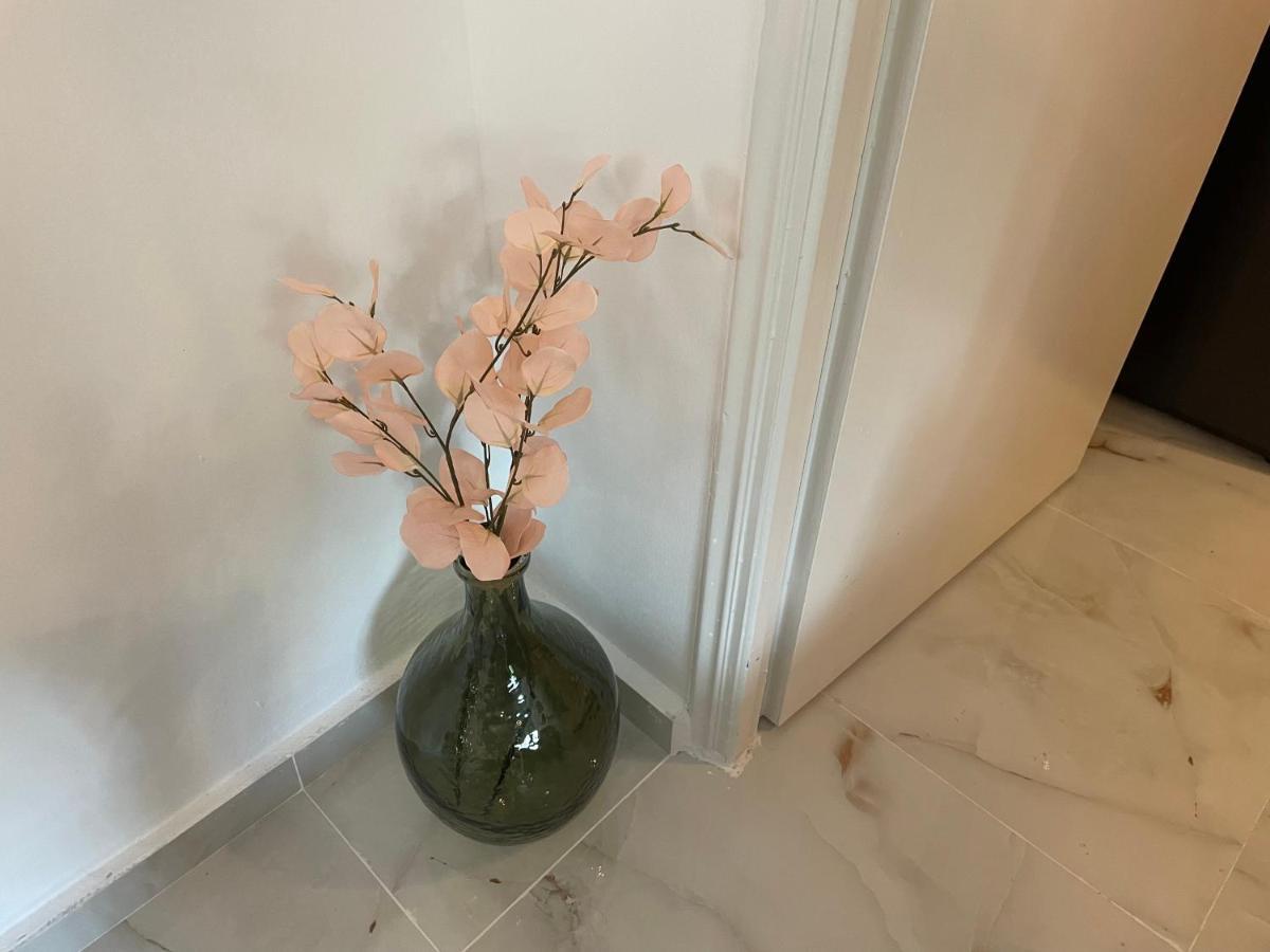 Almond Apartment Thessaloniki Buitenkant foto